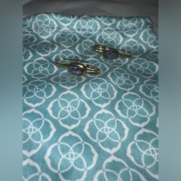 Random earrings bundle - Picture 2 of 4